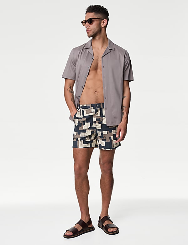 Rychleschnouc&iacute; koupac&iacute; &scaron;ortky s abstraktn&iacute;m potiskem - CZ