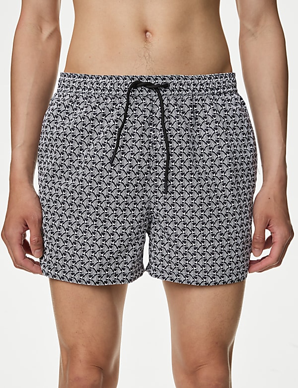 Schnell trocknende Badeshorts mit geometrischem Design - DE