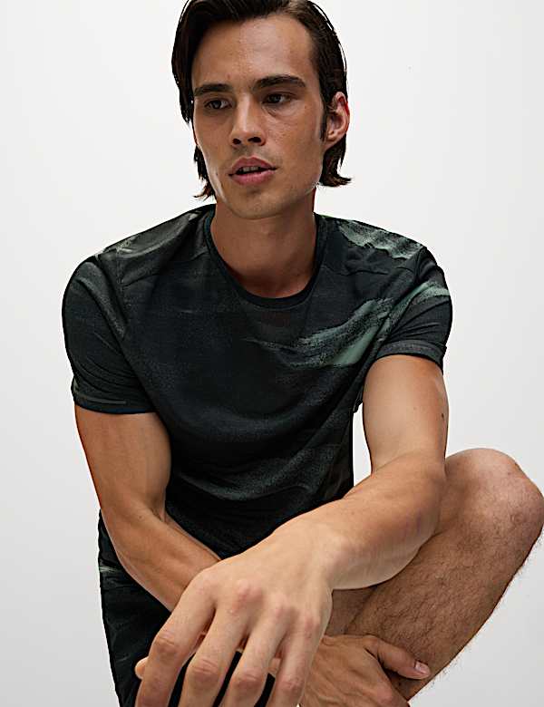 חולצת טי ספורטיבית עם הדפס - IL