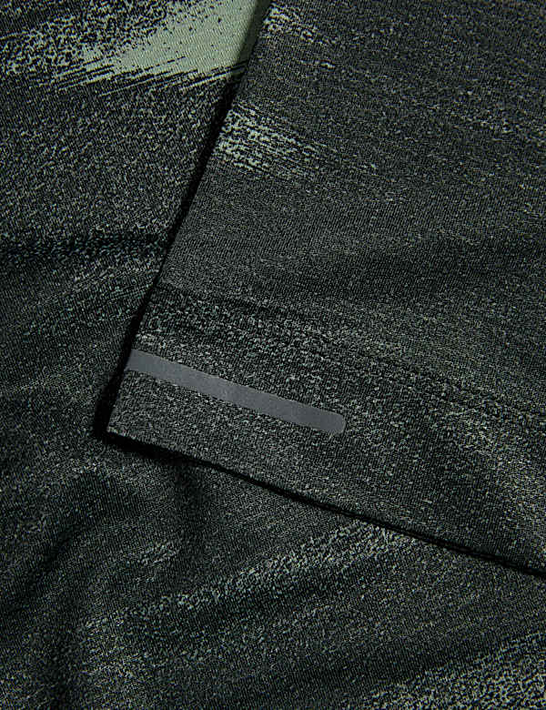 חולצת טי ספורטיבית עם הדפס - IL