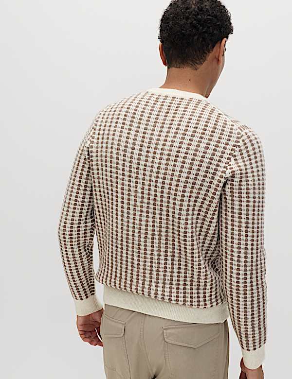 Pull ultra-doux textur&eacute; &agrave; col rond surpiqu&eacute; - BE