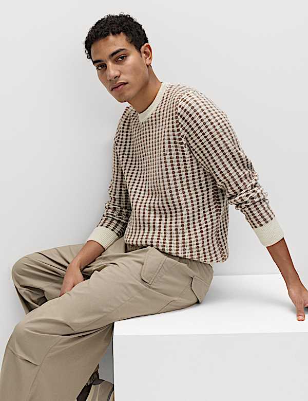 Pull ultra-doux textur&eacute; &agrave; col rond surpiqu&eacute; - BE