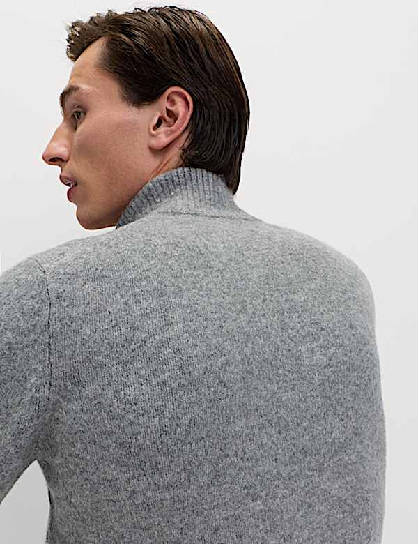 Pull doux &agrave; rayures et fermeture zipp&eacute;e &agrave; mi-hauteur - BE