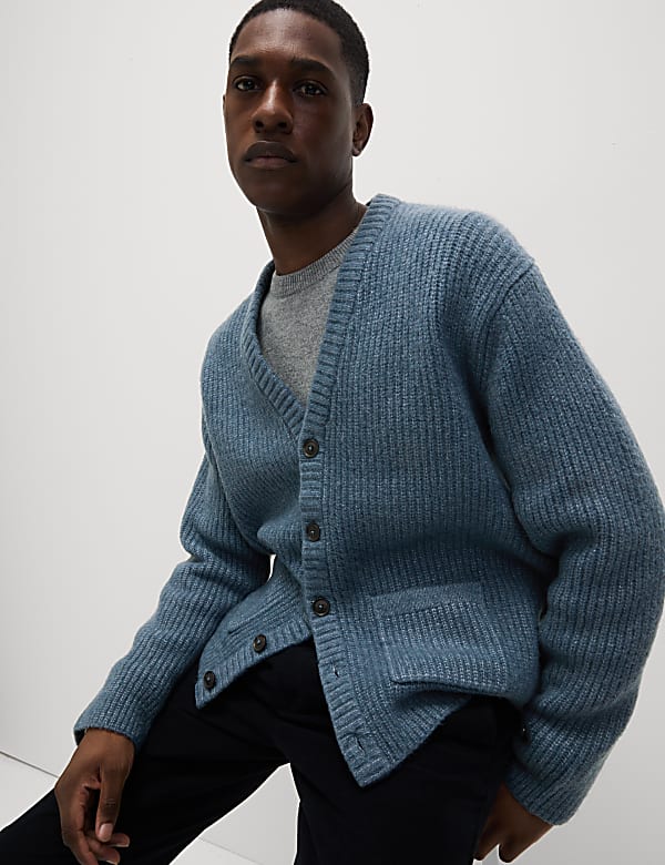Superweicher gerippter Wollstrick Cardigan mit V Ausschnitt