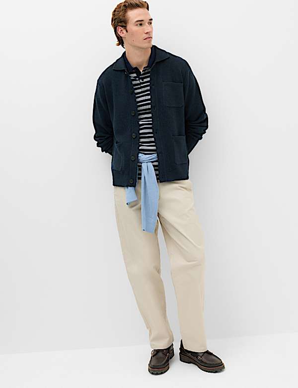 Flauschige Utility-Strickjacke mit durchgehender Knopfleiste - AT