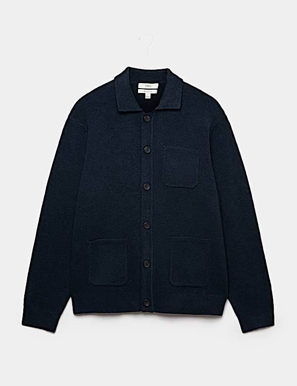 Flauschige Utility-Strickjacke mit durchgehender Knopfleiste - AT