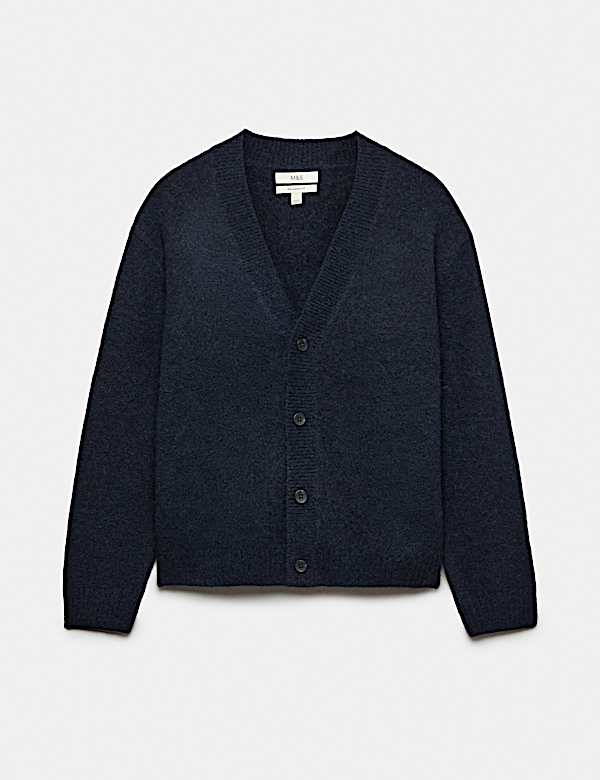 Flauschige Strickjacke - AT
