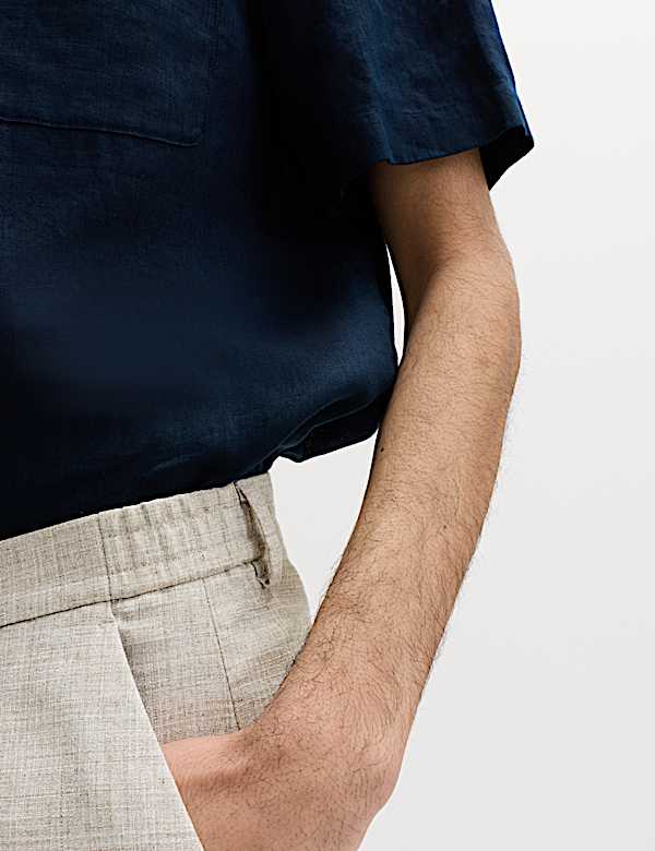 Strukturierte Bundfaltenhose in Relaxed Fit - DE