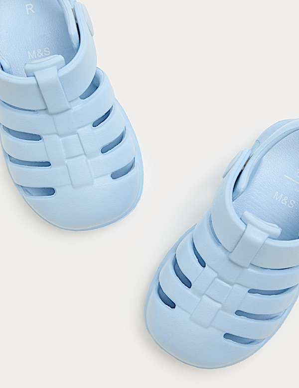 Ryb&aacute;řsk&eacute; sand&aacute;ly pro prvn&iacute; krůčky (3&ndash;4 mal&eacute;) - CZ