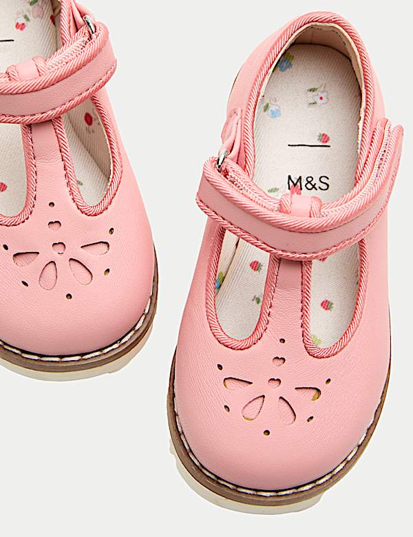 Kožen&aacute; obuv First Walker s motivem Heritage, s p&aacute;sky ve tvar T (3 mal&eacute; &ndash; 4 mal&eacute;) - CZ