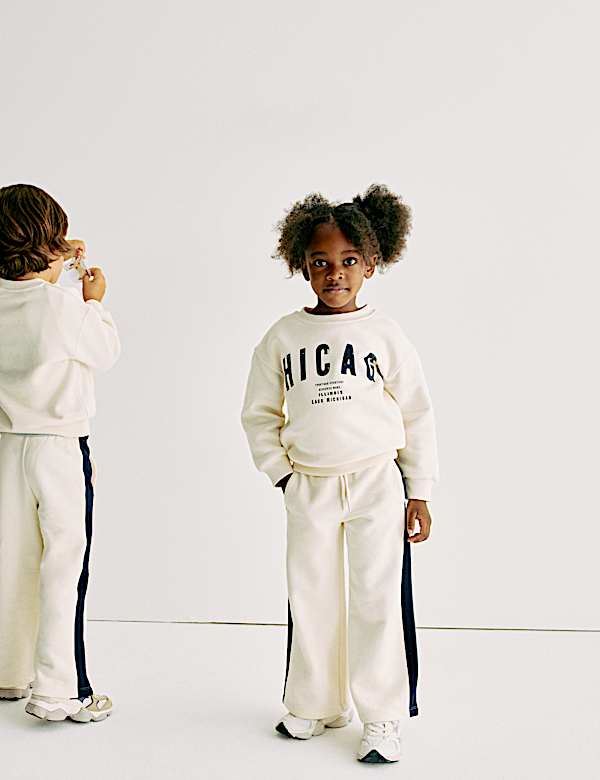 Bequeme Jogginghose mit Seitenstreifen (2–8 J.) - AT