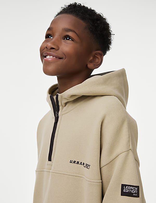 Katoenrijk capuchonvest met rits en opschrift (6-16 jaar) - NL