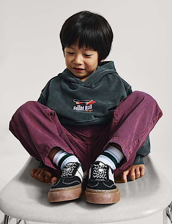 Gestreifte Jeans aus reinem Baumwolldenim mit ausgestelltem Bein (2&ndash;8 Jahre) - AT