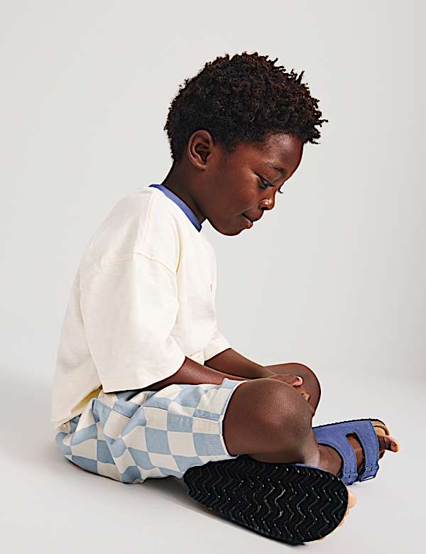 Wsuwane szorty w szachownicę z przewagą bawełny (2&ndash;8 lat) - PL