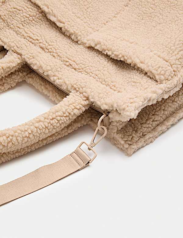 Ensemble sac &agrave; langer imitation peau de mouton - FR