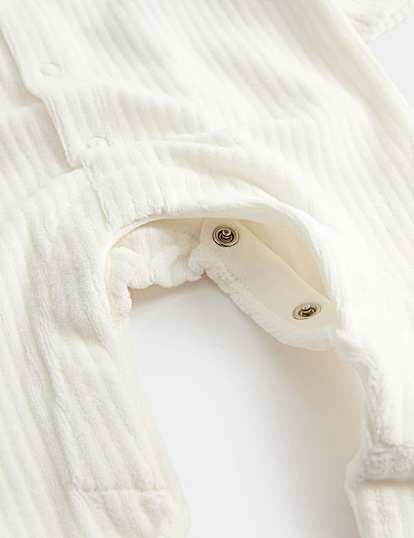 2 Piece Peter Rabbit&trade; Sleepsuit & Hat (7lbs - 1 Yrs) - FI