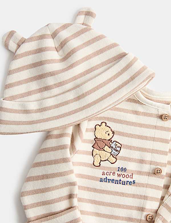 חליפת שינה Winnie the Pooh&trade;&lrm; עם כובע (3.2 ק"ג - 12 חודשים) - IL