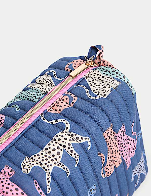 Large Quilted Wash Bag - GR