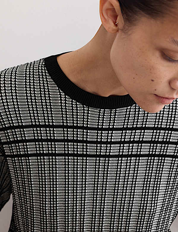 Checked Crew Neck Knitted Top - BE