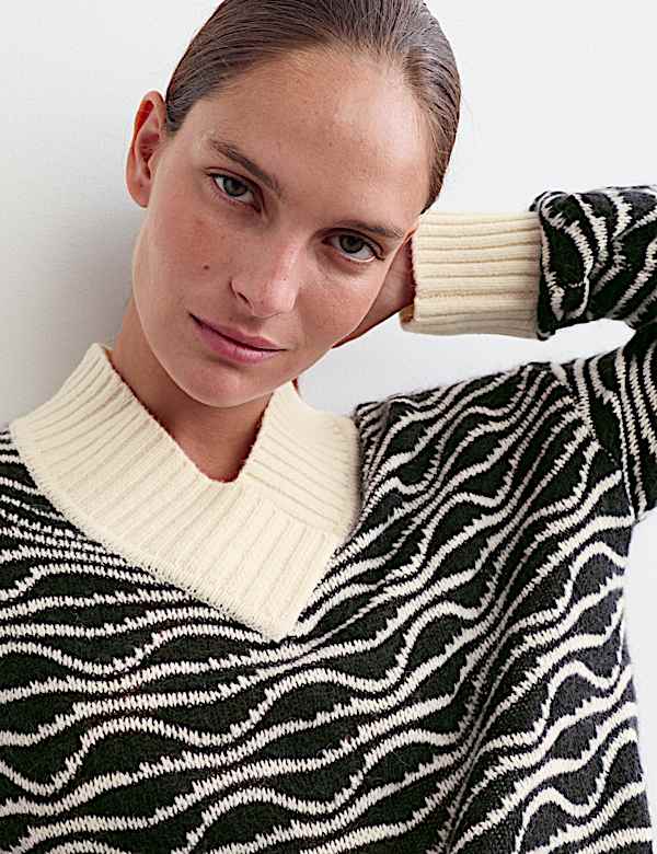 Wool Rich Textured V-Neck Jumper - CH