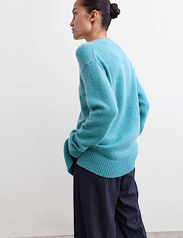 Ζακέτα με χαλαρή εφαρμογή και λαιμόκοψη V από σύμμεικτο μοχέρ - GR