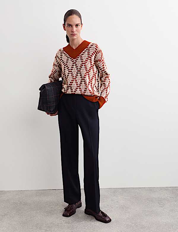 Merino Wool Rich Diamond Stitch V-Neck Jumper - BE