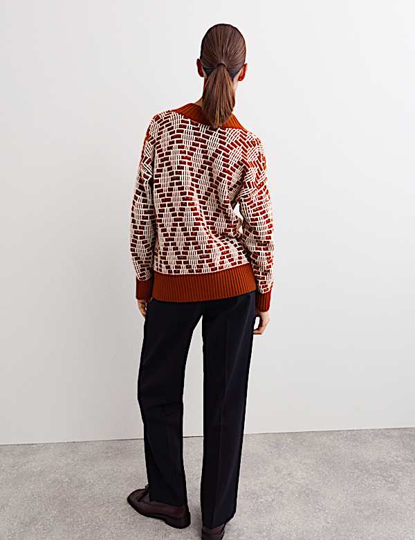 Merino Wool Rich Diamond Stitch V-Neck Jumper - BE