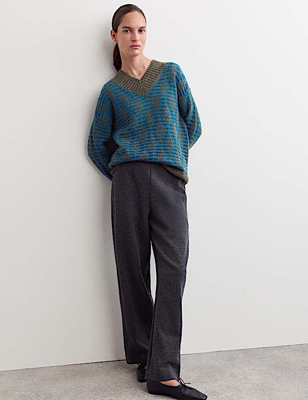 Merino Wool Rich Diamond Stitch V-Neck Jumper - GR