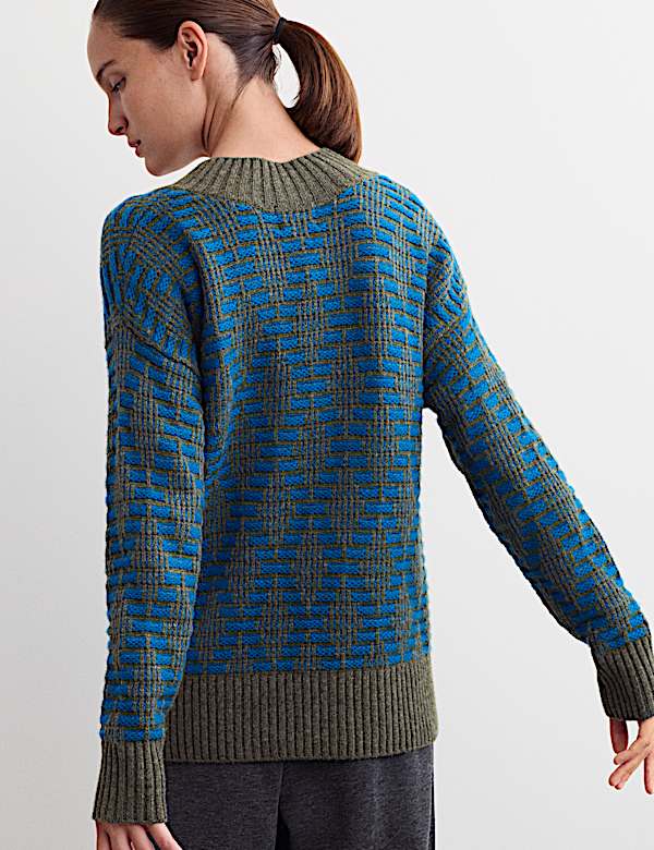 Merino Wool Rich Diamond Stitch V-Neck Jumper - GR