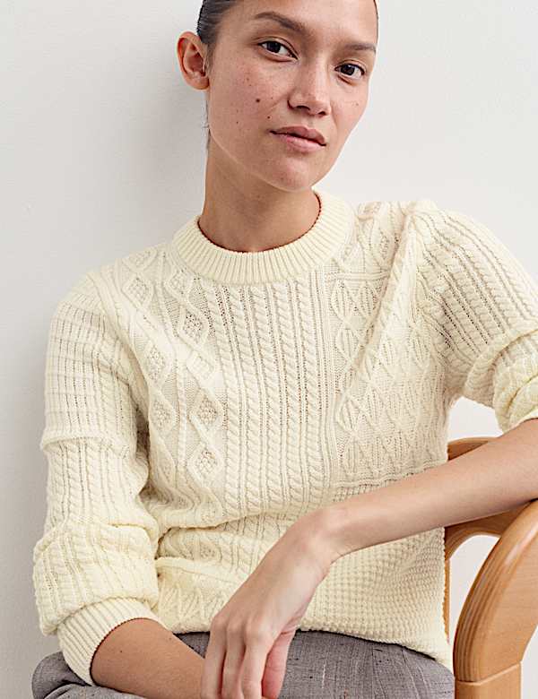 Jersey informal de lana de merino de punto trenzado con dise&ntilde;o de patchwork - ES