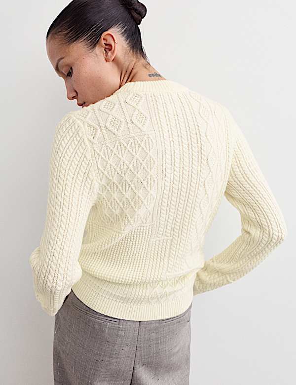 Jersey informal de lana de merino de punto trenzado con dise&ntilde;o de patchwork - ES