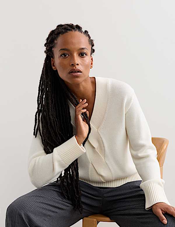 Pure Merino Wool V-Neck Twist Jumper - ES