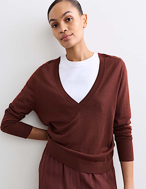 Pull pure laine m&eacute;rinos &agrave; col en V - CA