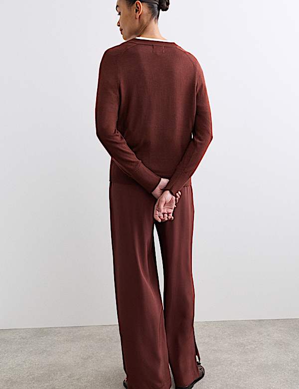 Pull pure laine m&eacute;rinos &agrave; col en V - CA