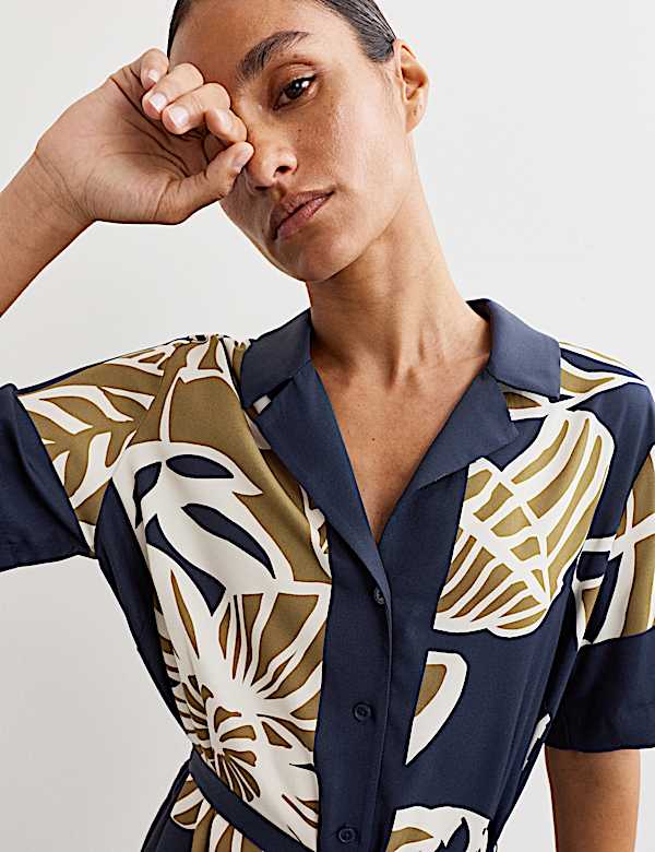 Vestido camisero a media pierna de rayas laterales con estampado de hojas - ES