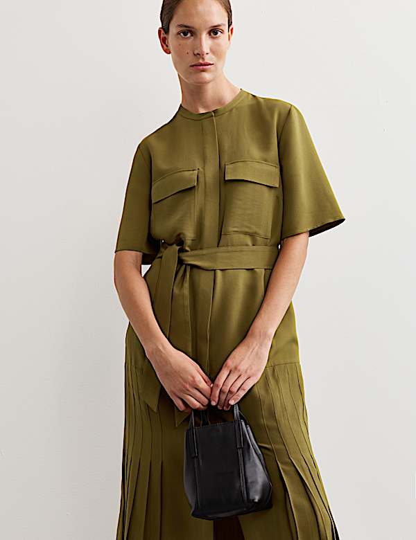 Robe chemise midi plissée sans encolure à motif chevrons et nœud à la taille - CA