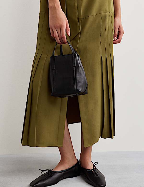 Robe chemise midi plissée sans encolure à motif chevrons et nœud à la taille - CA