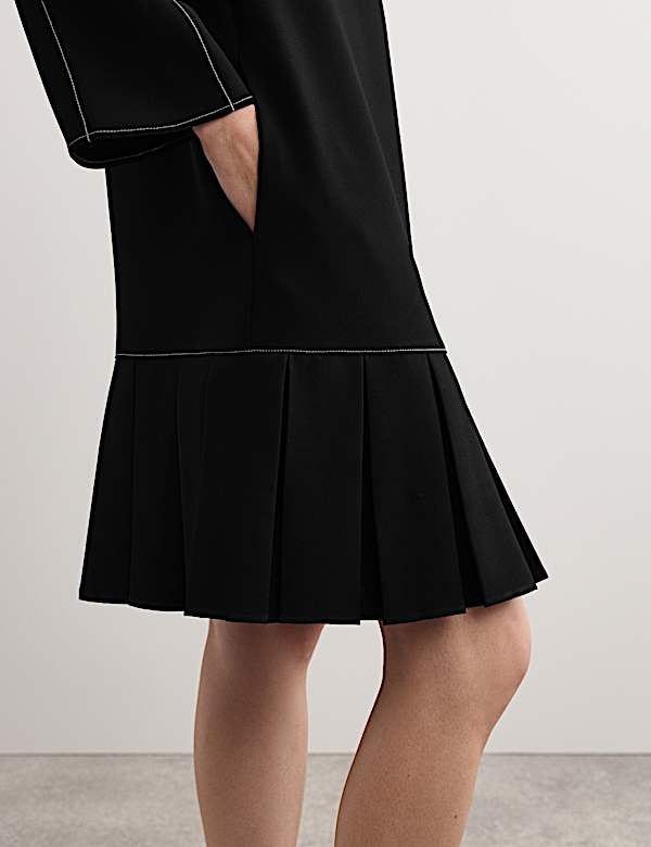 Vestido recto de crepé con plisado cuadrado - ES