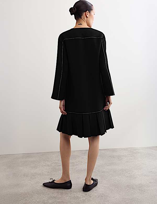 Vestido recto de crepé con plisado cuadrado - ES