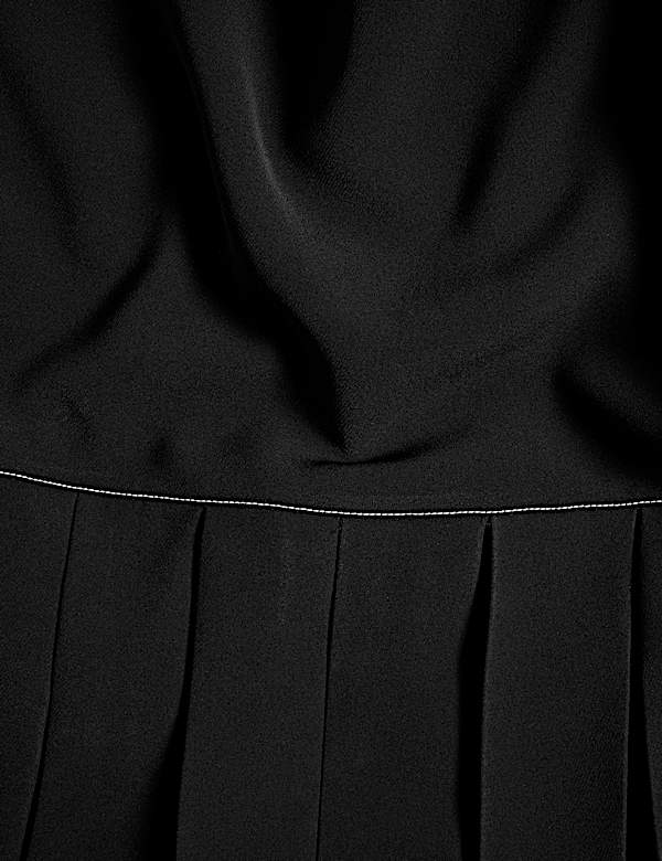 Vestido recto de crepé con plisado cuadrado - ES