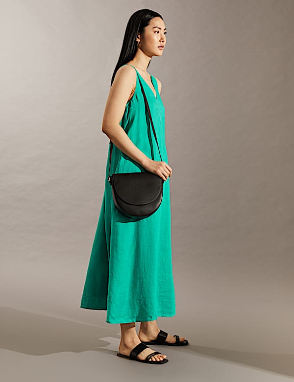 Gesmokte midi-jurk van zuiver linnen met V-hals - BE