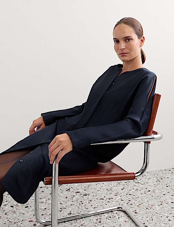 Robe tube longueur genou &agrave; &eacute;paules d&eacute;nud&eacute;es - CA