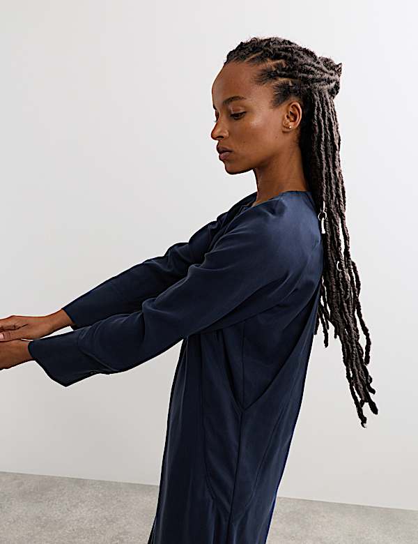 Robe midi &agrave; d&eacute;tail pliss&eacute; - BE