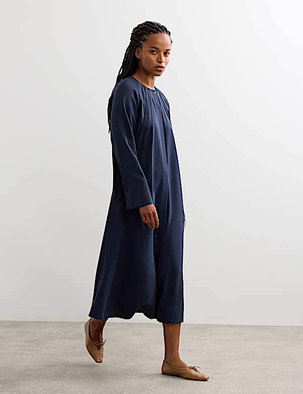 Robe midi &agrave; d&eacute;tail pliss&eacute; - BE