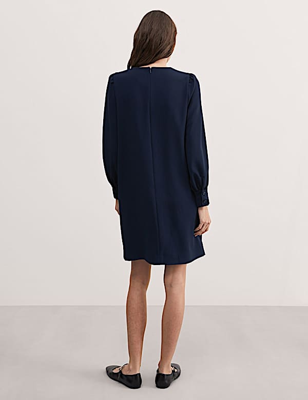 Vestido recto por la rodilla de crep&eacute; de escote cerrado - ES