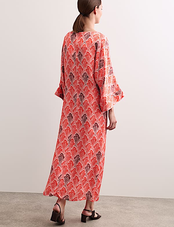 Linear Wave Print V-Neck Maxi Shift Dress - ES