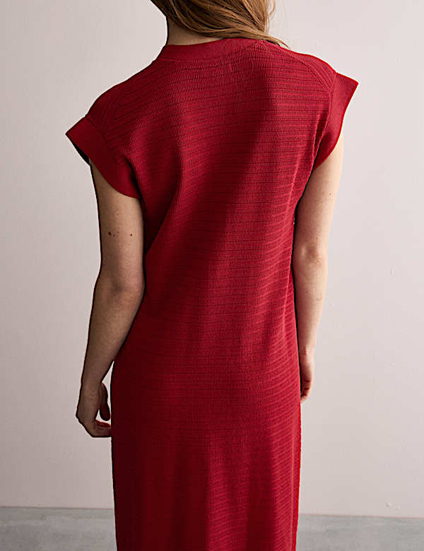 Μίντι πλεκτό φόρεμα με λαιμόκοψη V από σύμμεικτο βαμβάκι - GR