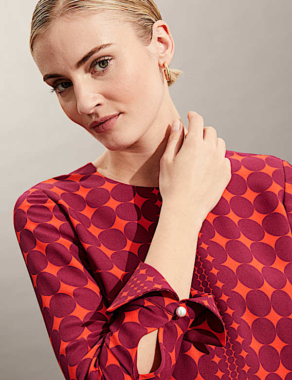 Robe tube longueur genou &agrave; motif g&eacute;om&eacute;trique - BE