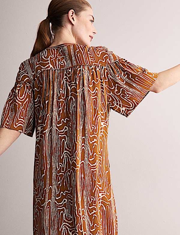 Εμπριμέ μίντι-μάξι μεσάτο φόρεμα - GR