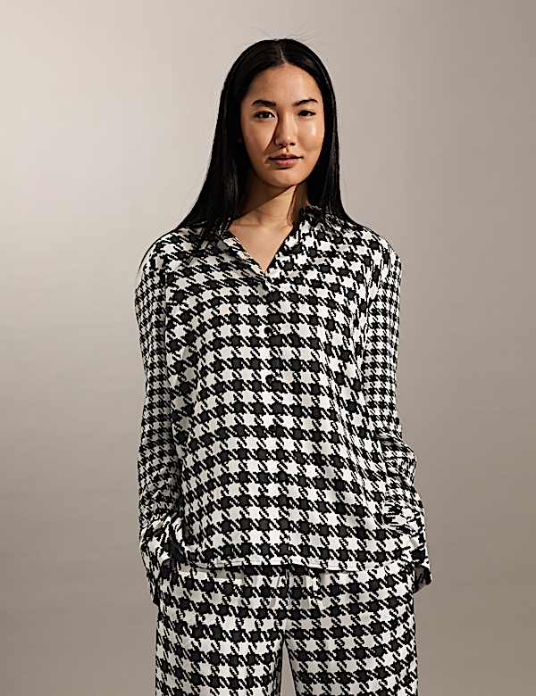 Kemeja Model Kerah Sutra Murni Bermotif - ID